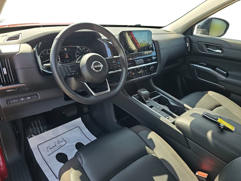 Used 2025 Nissan Pathfinder SL FWD image 16