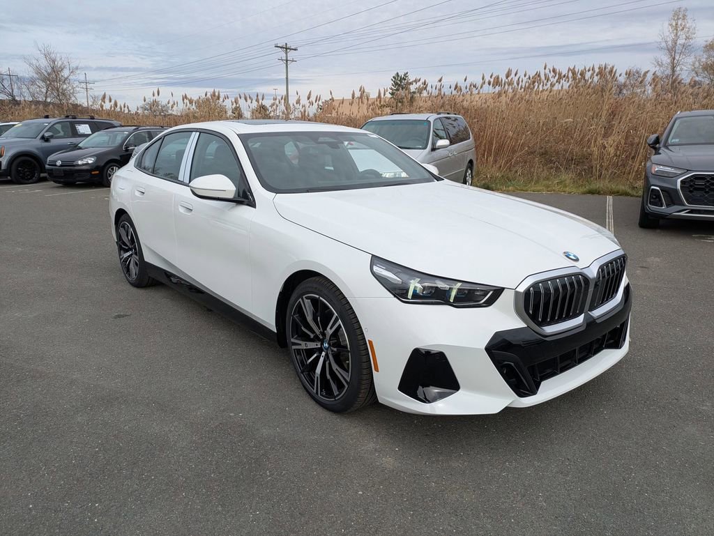 New 2026 BMW 530i xDrive w/ M Sport Package 360° Tour