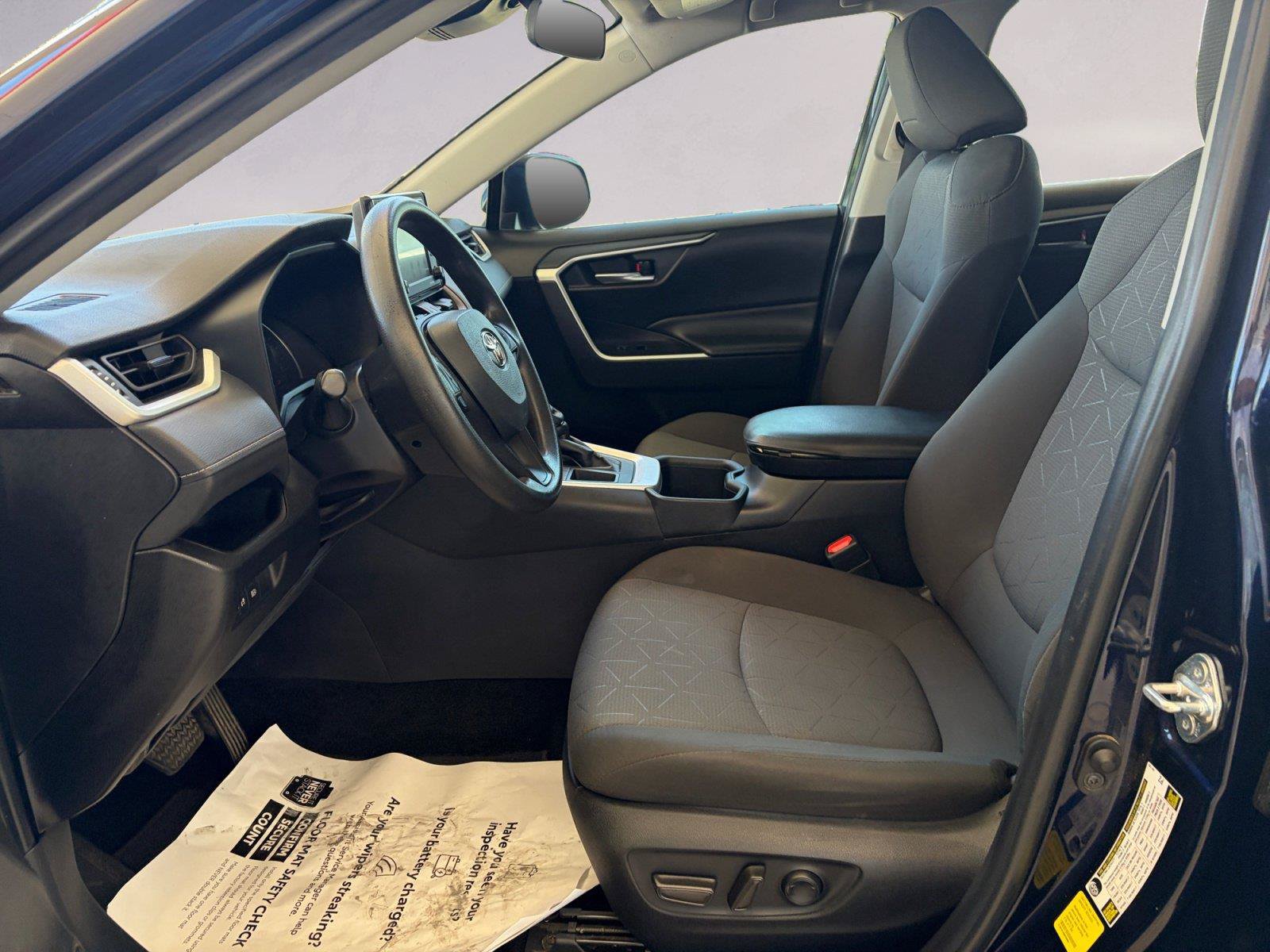 Used 2022 Toyota RAV4 XLE FWD image 9