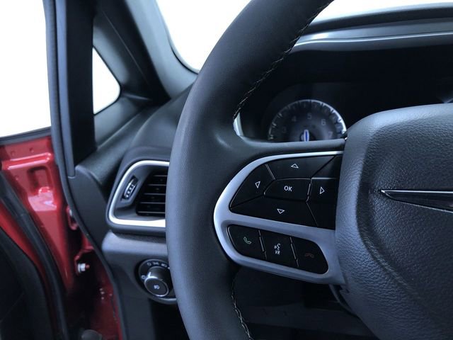 Used 2025 Chrysler Pacifica Select image 27