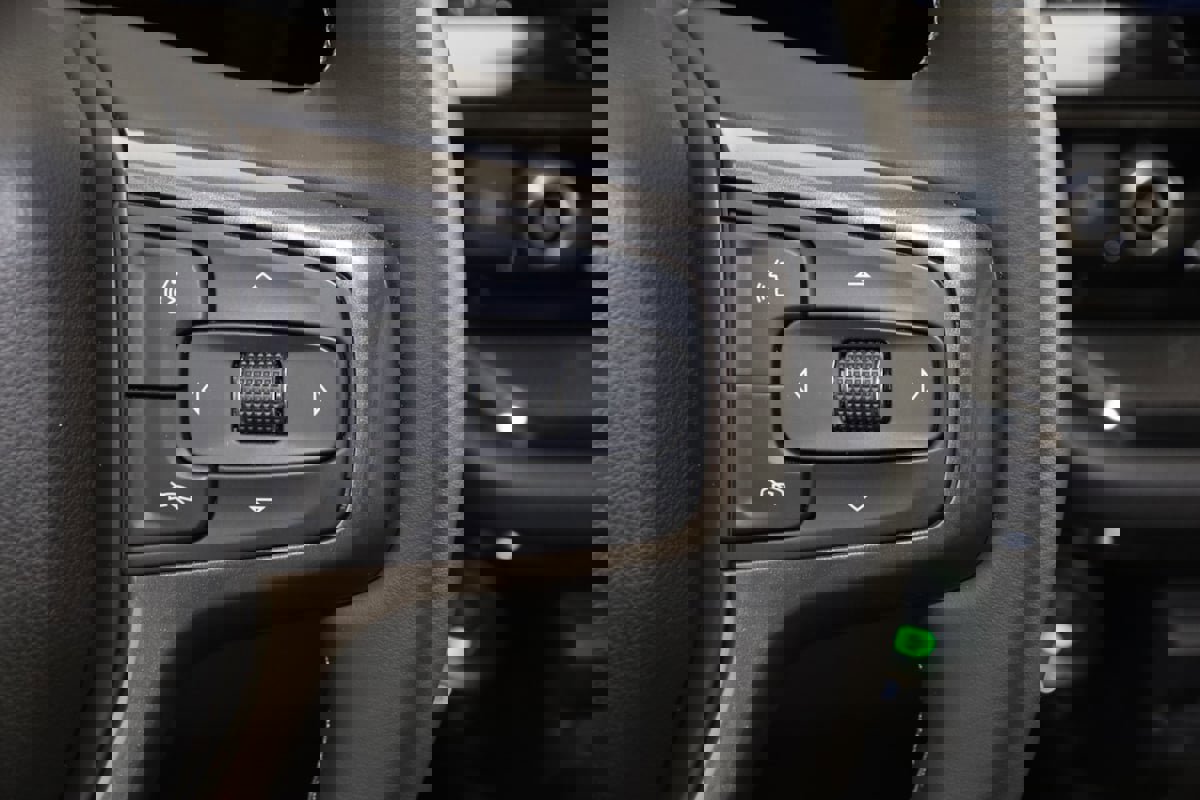 Used 2025 Chevrolet Silverado 2500 ZR2 image 36