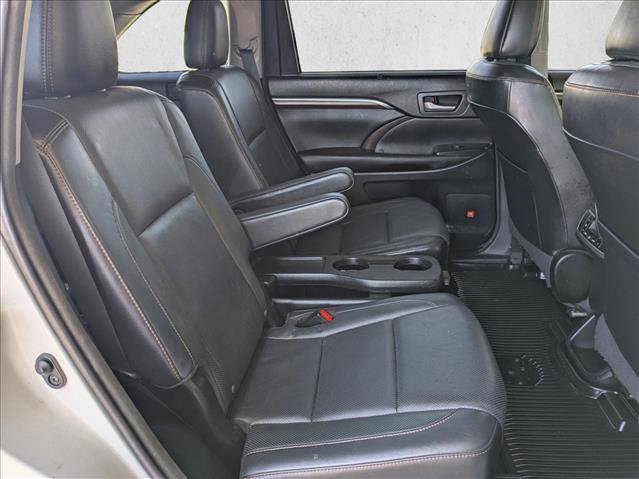 Used 2016 Toyota Highlander Limited image 22