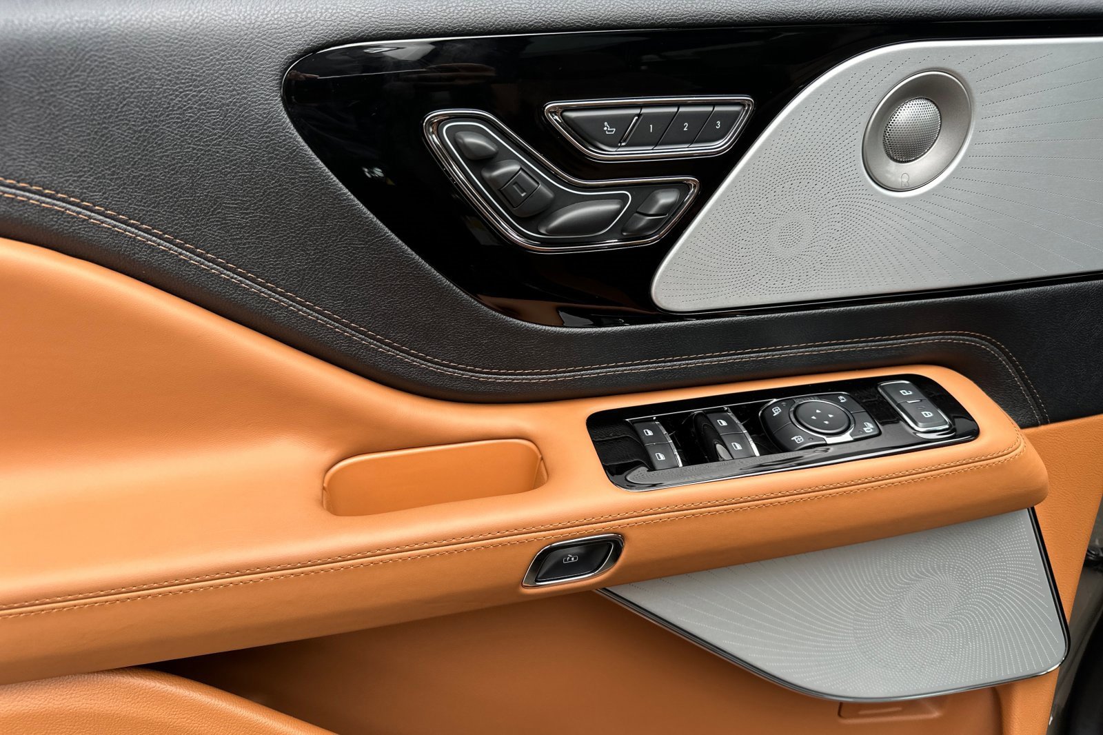 New 2025 Lincoln Aviator Black Label image 10