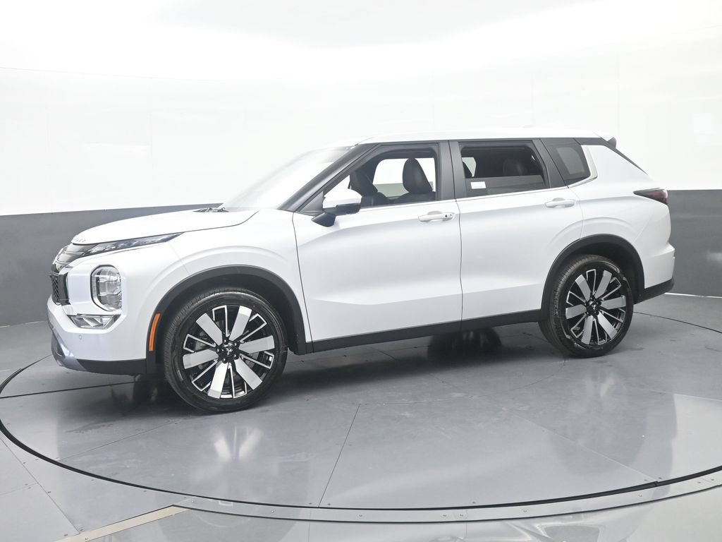 New 2026 Mitsubishi Outlander SE FWD image 2