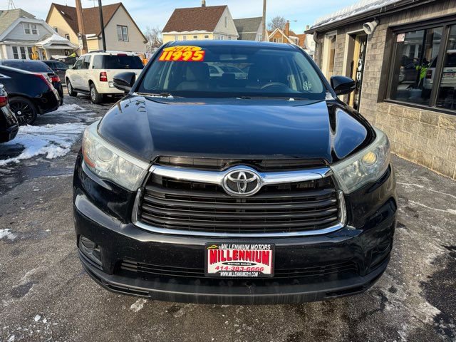 Used 2015 Toyota Highlander LE image 2