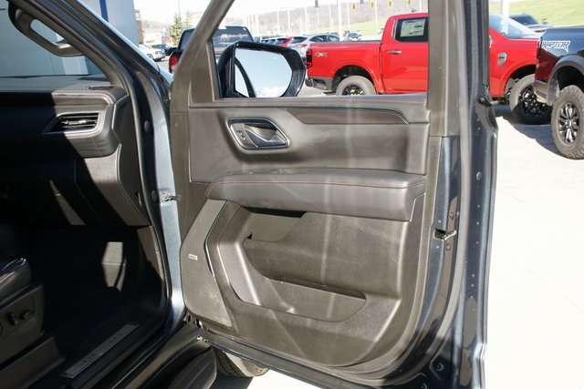 Used 2022 Chevrolet Suburban RST w/ Sport Performance Package image 38