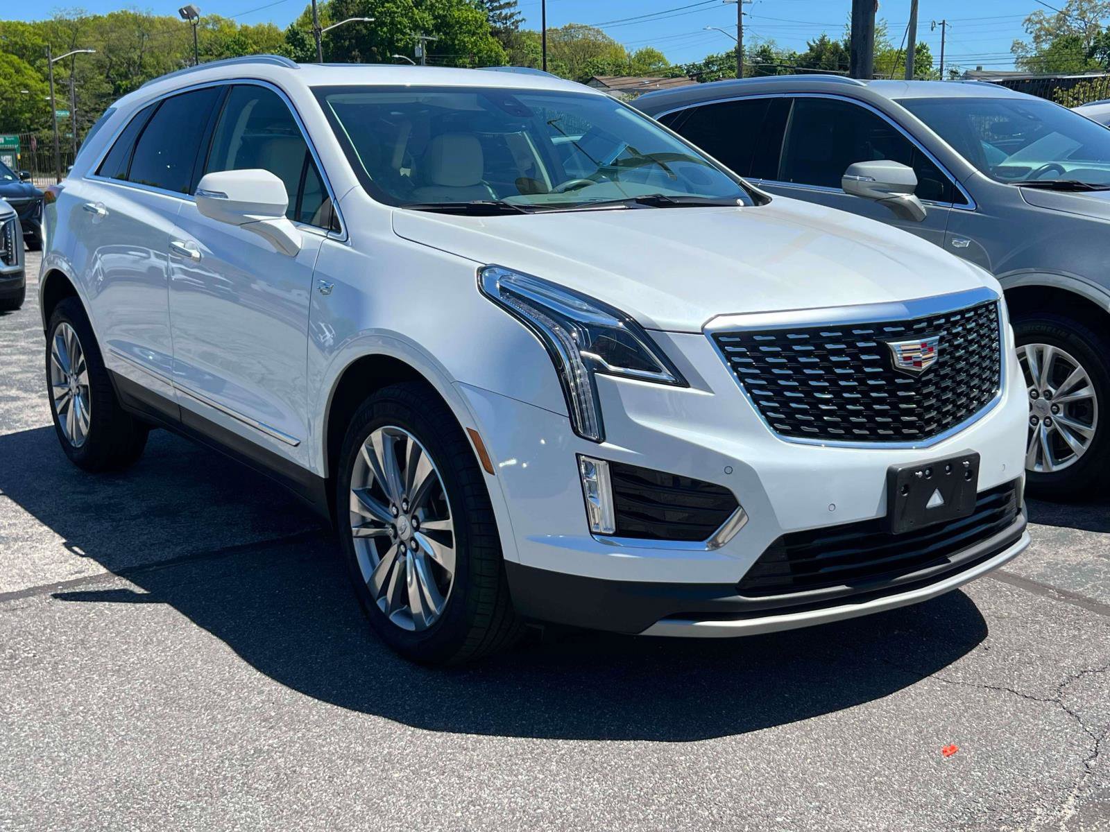 Certified 2023 Cadillac XT5 Premium Luxury AWD/4WD image 2