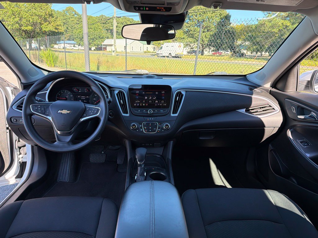 Used 2025 Chevrolet Malibu LT FWD image 8