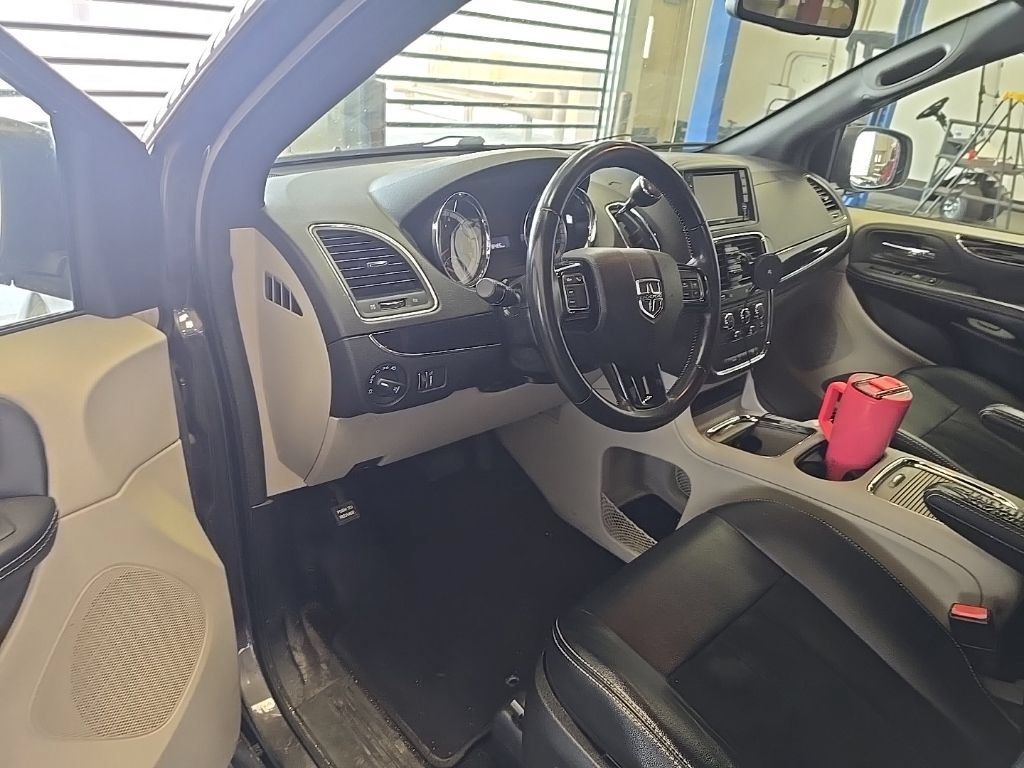 Used 2019 Dodge Grand Caravan SXT FWD image 5