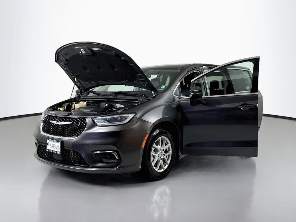 Used 2023 Chrysler Pacifica Touring-L FWD image 19