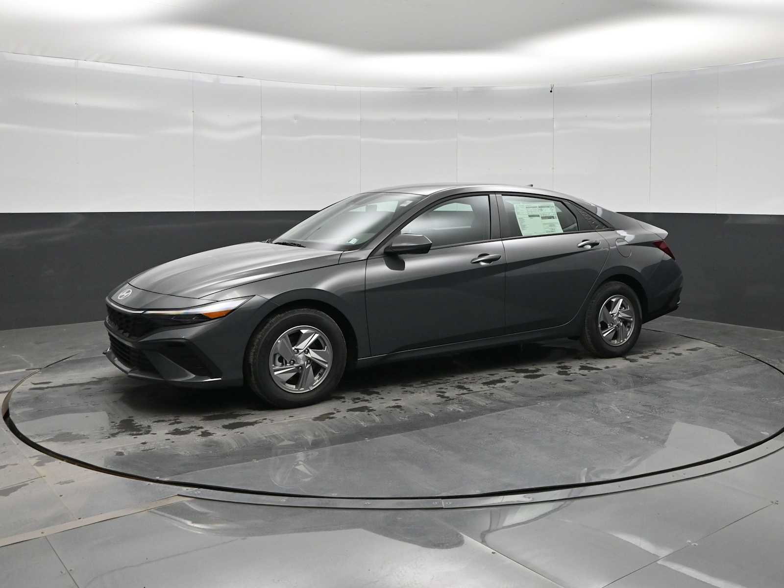 New 2026 Hyundai Elantra SE