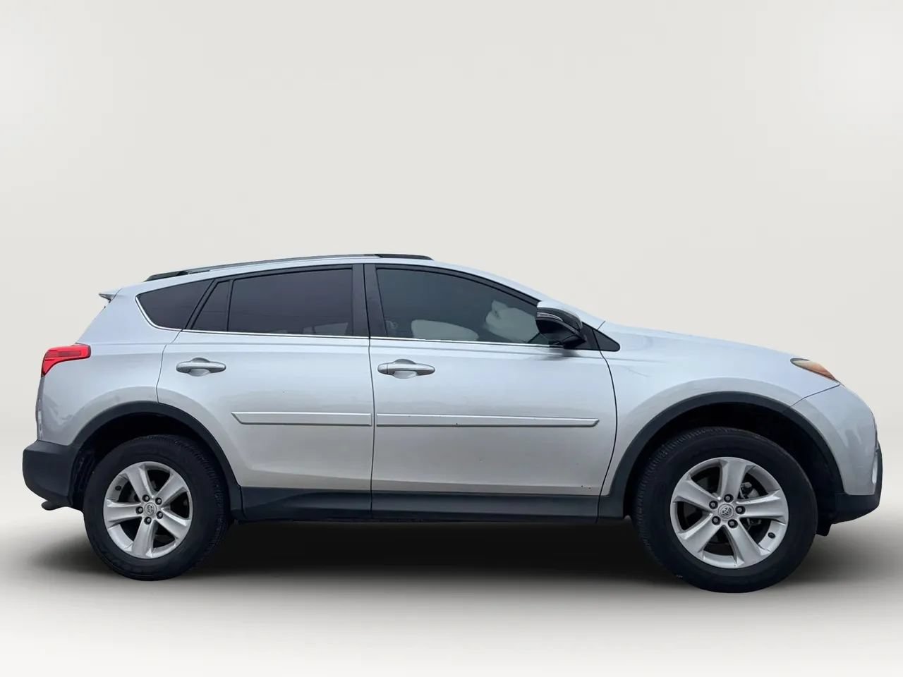 Used 2013 Toyota RAV4 XLE FWD image 7