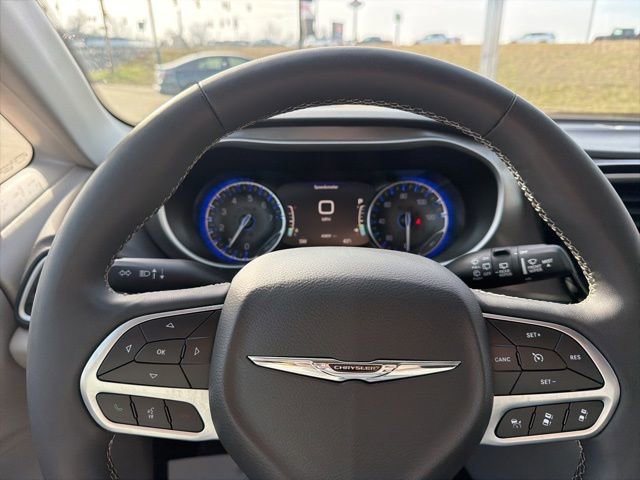 Used 2024 Chrysler Pacifica Touring-L image 30