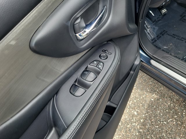 Used 2018 Nissan Murano SV FWD image 17