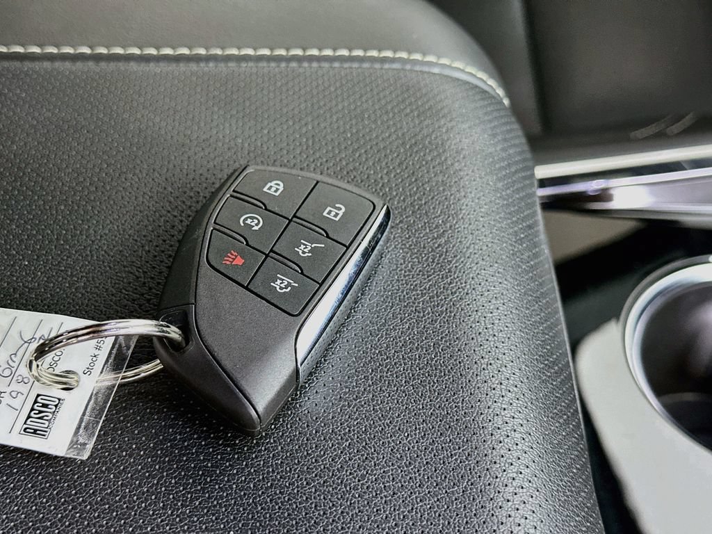 Used 2026 Chevrolet Suburban Premier AWD/4WD image 38