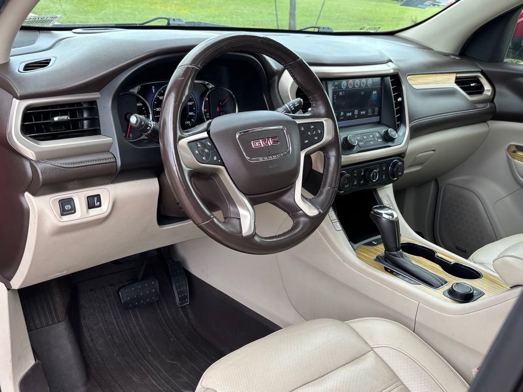 Used 2019 GMC Acadia Denali w/ Technology Package FWD image 11