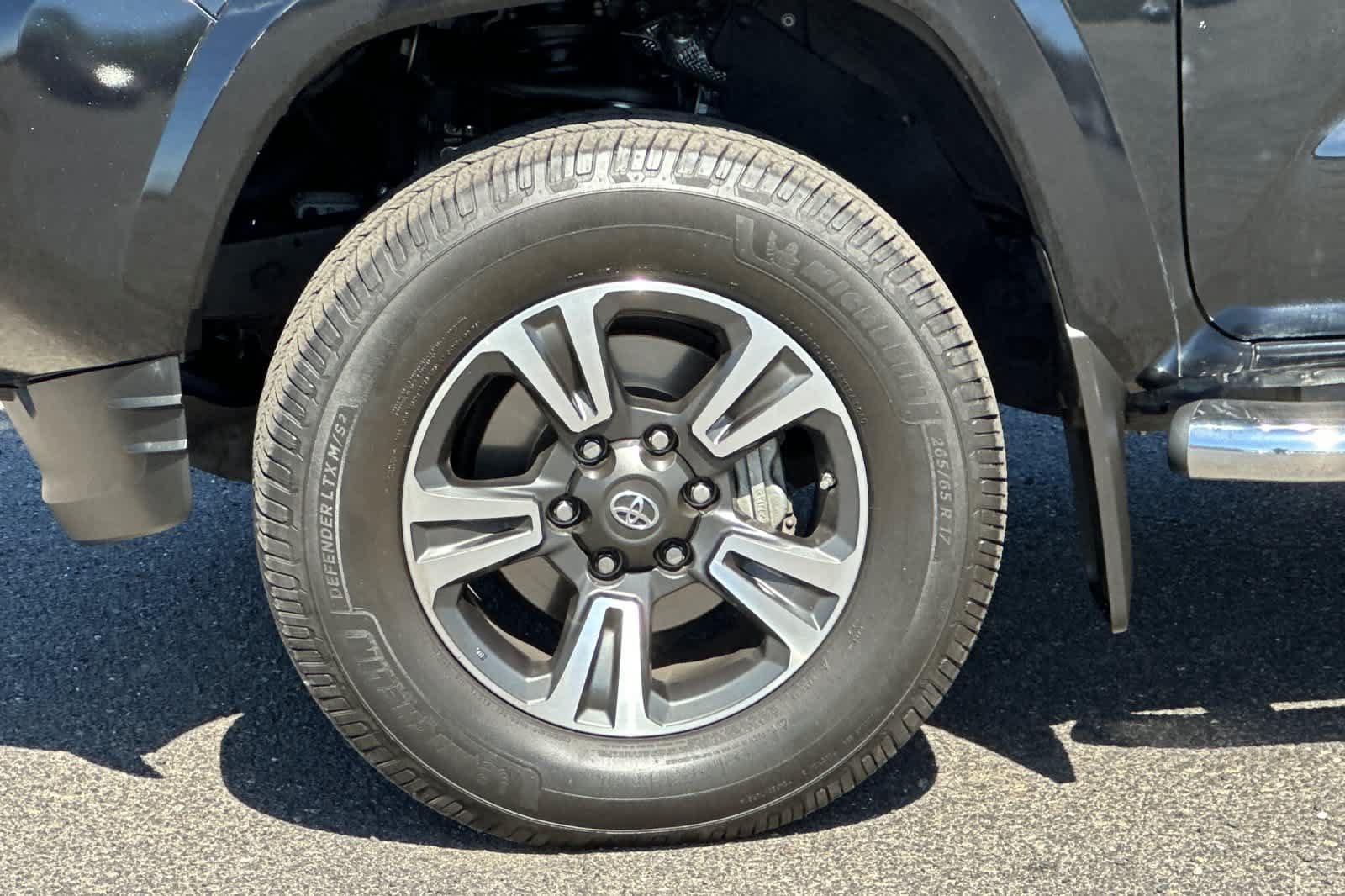 Used 2019 Toyota Tacoma TRD Sport w/ Technology Package AWD/4WD image 29