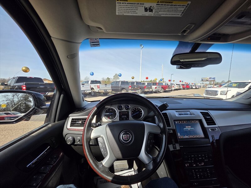 Used 2013 Cadillac Escalade EXT Premium AWD/4WD image 7