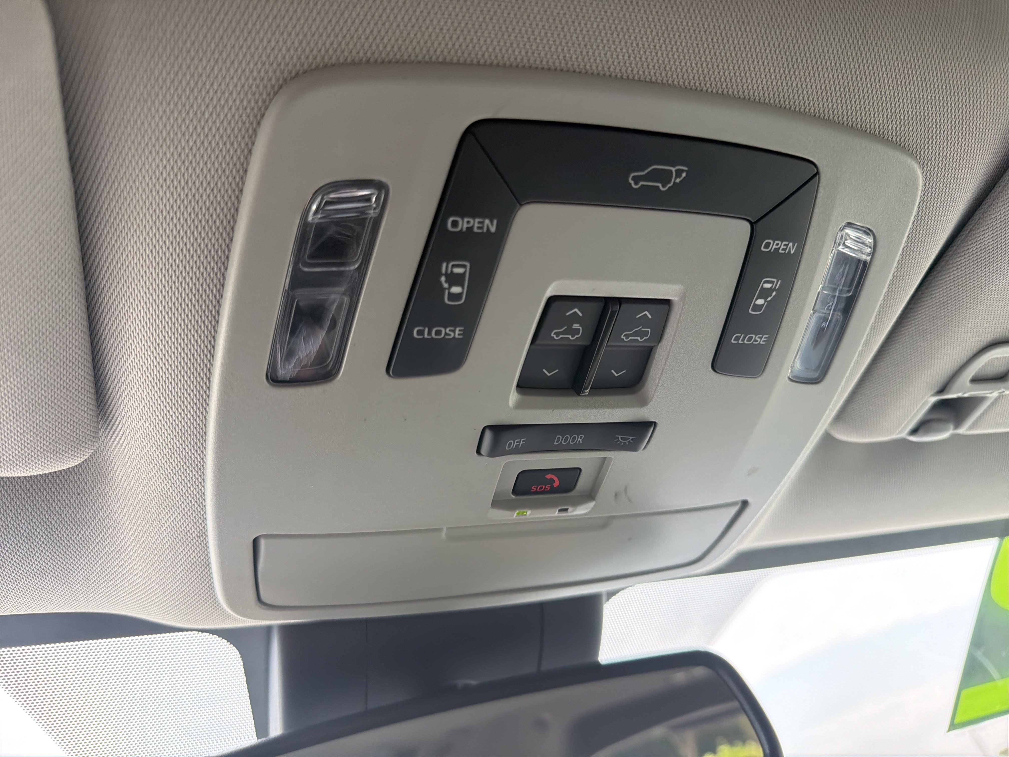 Used 2022 Toyota Sienna XLE FWD image 5
