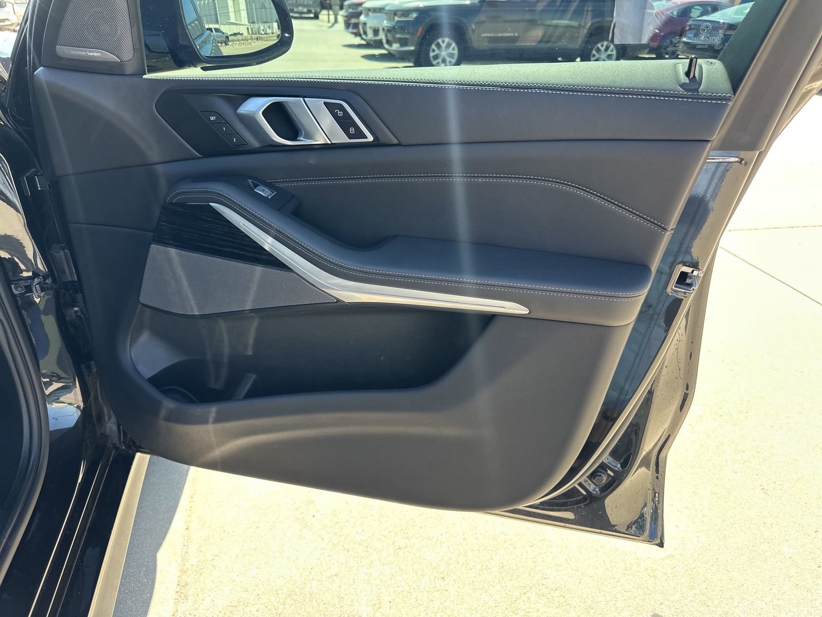 Used 2024 BMW X7 xDrive40i w/ M Sport Package image 22