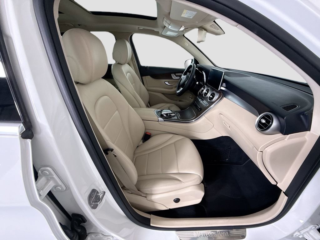 Used 2019 Mercedes-Benz GLC 350e 4MATIC image 20