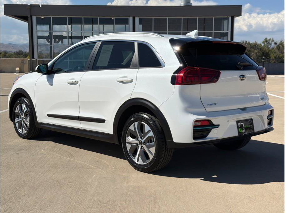 Used 2020 Kia Niro EX Premium w/ Cold Weather Package FWD image 6