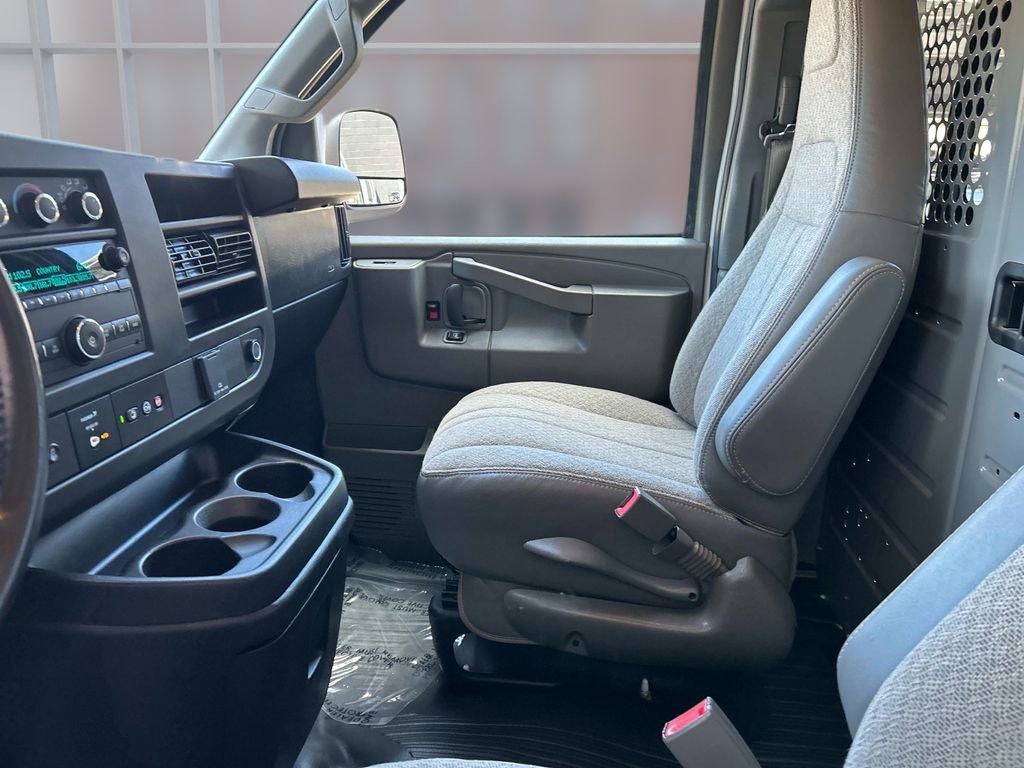 Used 2020 Chevrolet Express 3500 w/ Driver Convenience Package RWD image 19