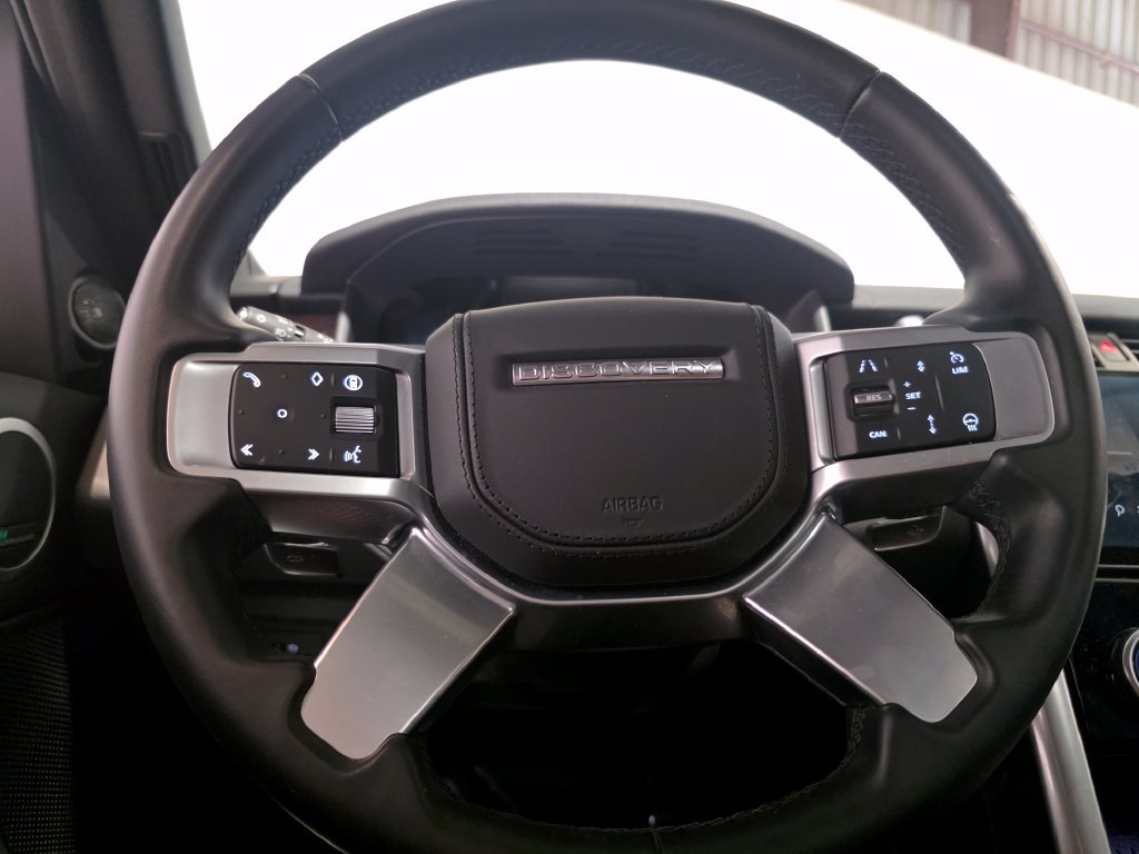 Certified 2025 Land Rover Discovery Dynamic SE AWD/4WD image 24