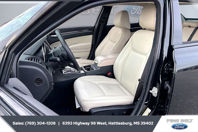 Used 2023 Chrysler 300 Touring L image 18