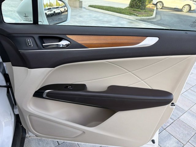 Used 2019 Lincoln MKC Select w/ Select Plus Package FWD image 17