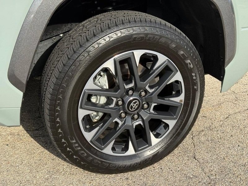 Used 2025 Toyota Tundra Limited AWD/4WD image 10