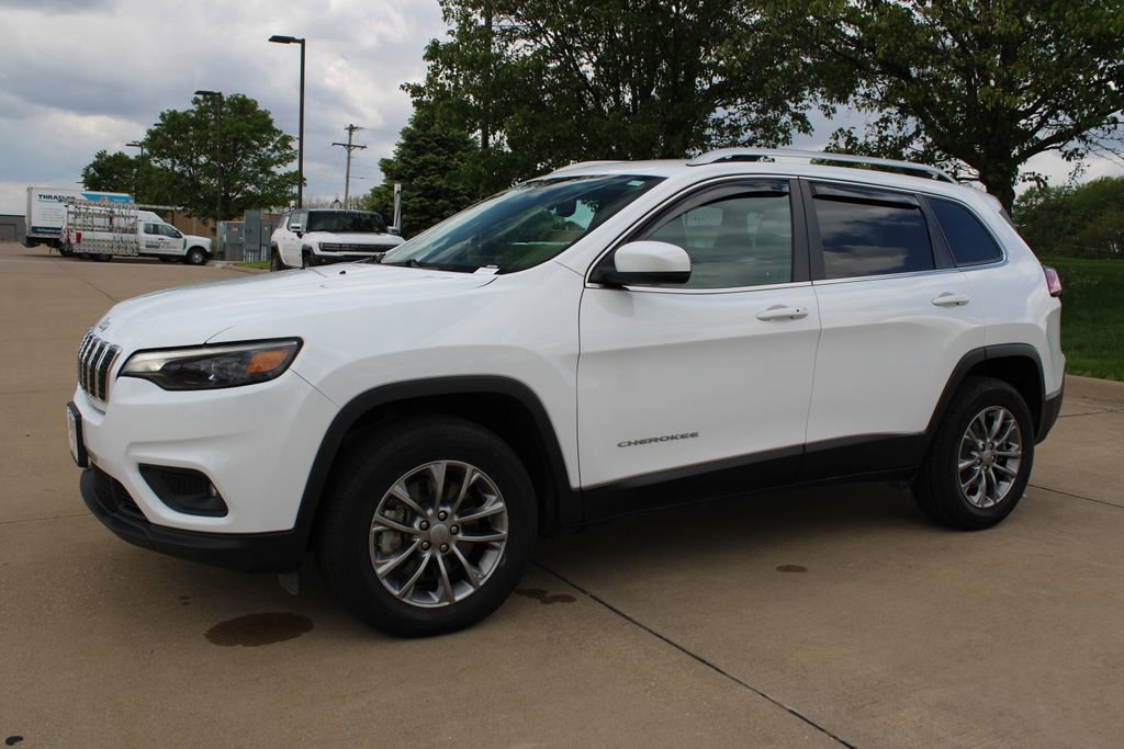 Used 2019 Jeep Cherokee Latitude Plus w/ Comfort/Convenience Group AWD/4WD image 17