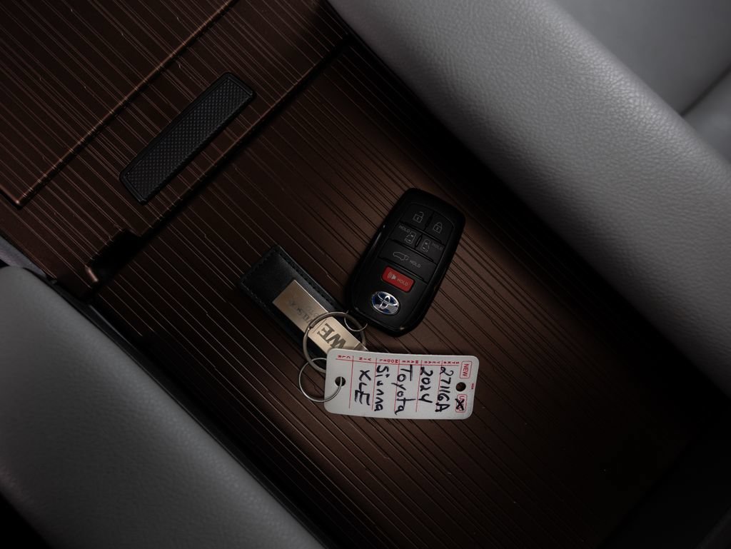 Certified 2024 Toyota Sienna XLE w/ XLE Plus Package FWD image 33