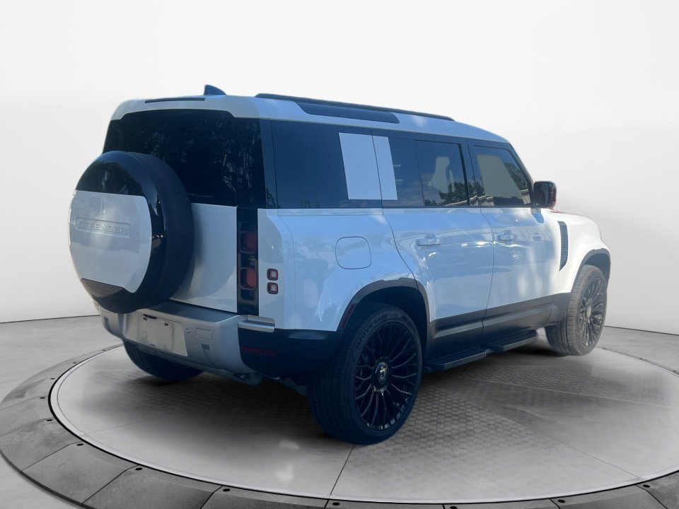 Used 2025 Land Rover Defender 110 S image 7