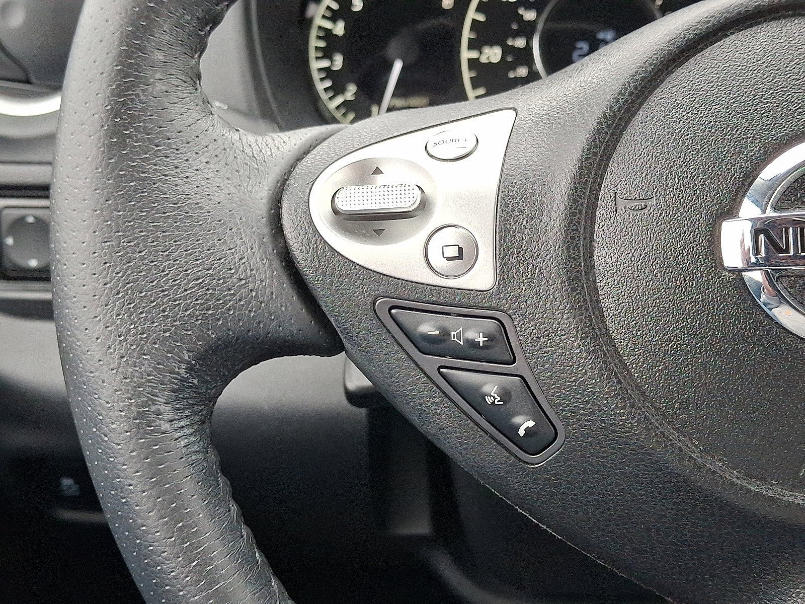 Used 2015 Nissan Versa Note SR w/ SR Tech Package image 22