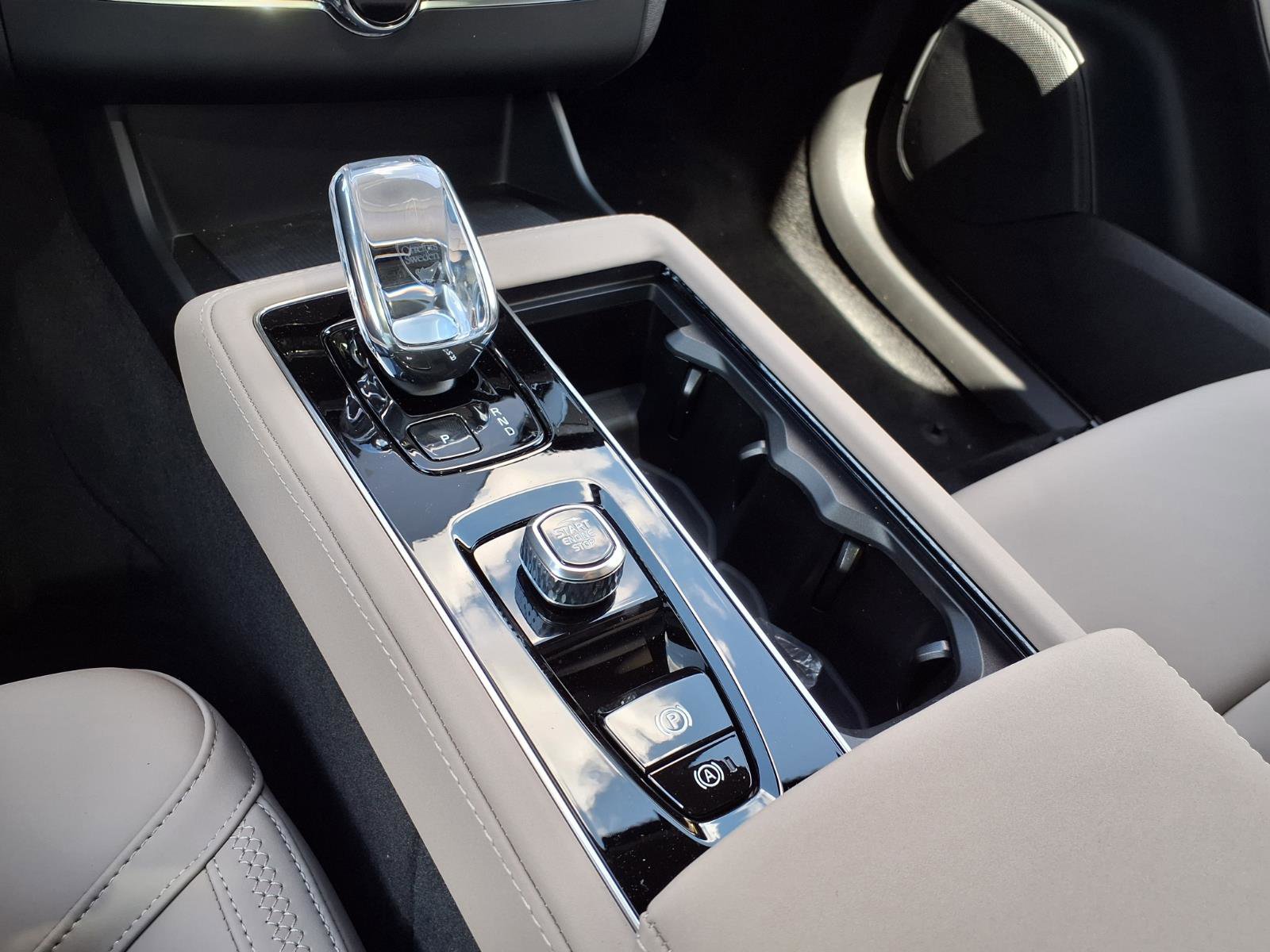 New 2026 Volvo XC90 B5 Core w/ Protection Package Premier image 14