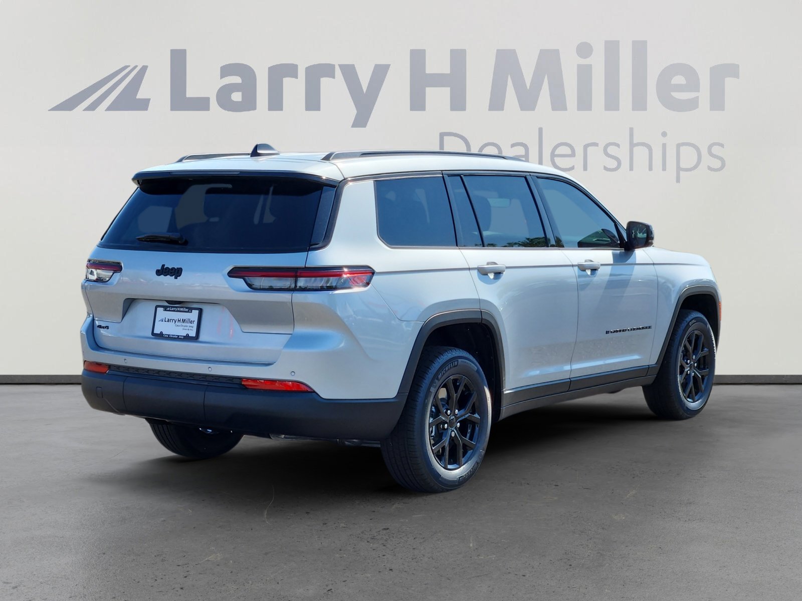 New 2025 Jeep Grand Cherokee L Altitude image 5