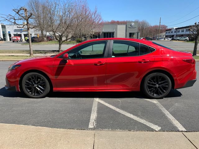 Used 2025 Toyota Camry SE image 6