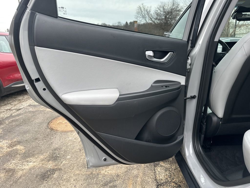 Used 2023 Hyundai Kona Limited image 18