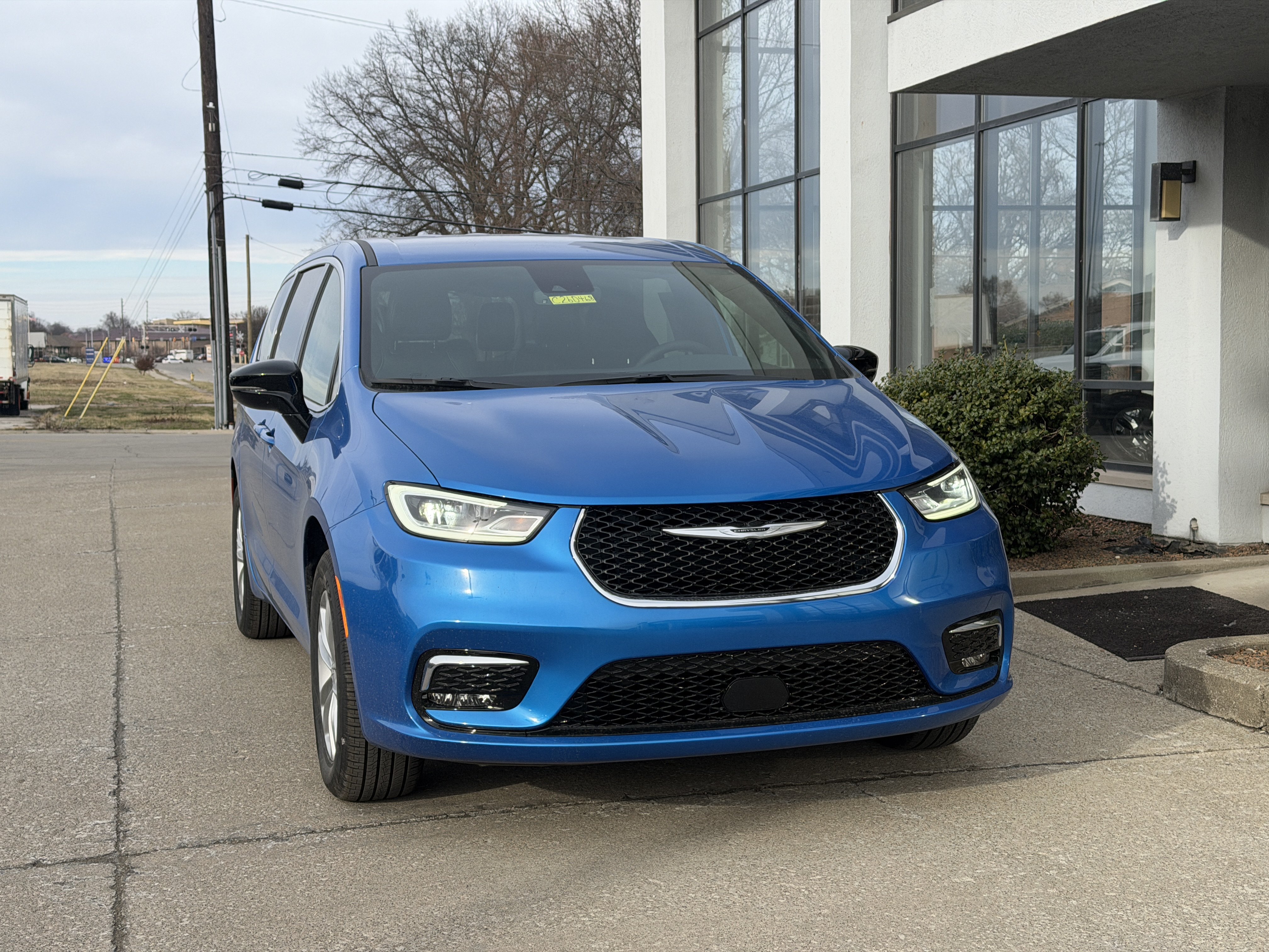 New 2026 Chrysler Pacifica Select AWD/4WD image 18