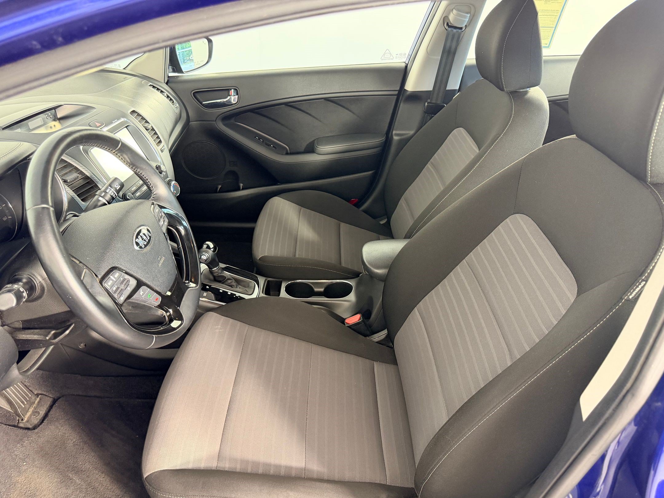 Used 2018 Kia Forte S w/ S Technology Plus Package FWD image 5