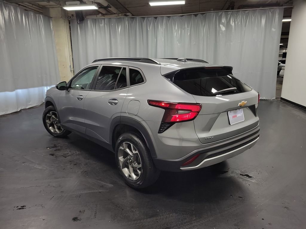 Used 2025 Chevrolet Trax LT image 6