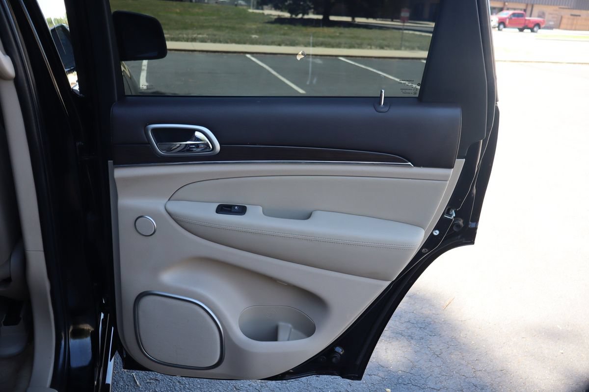 Used 2018 Jeep Grand Cherokee Overland AWD/4WD image 25