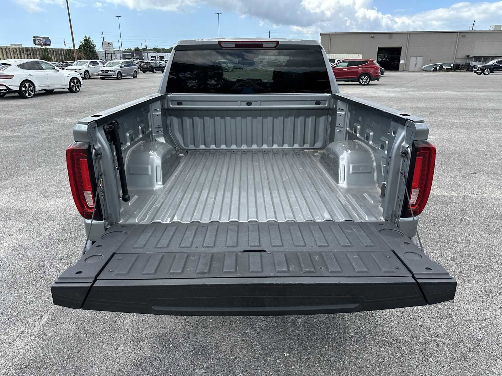 Used 2025 GMC Sierra 1500 SLT AWD/4WD image 27