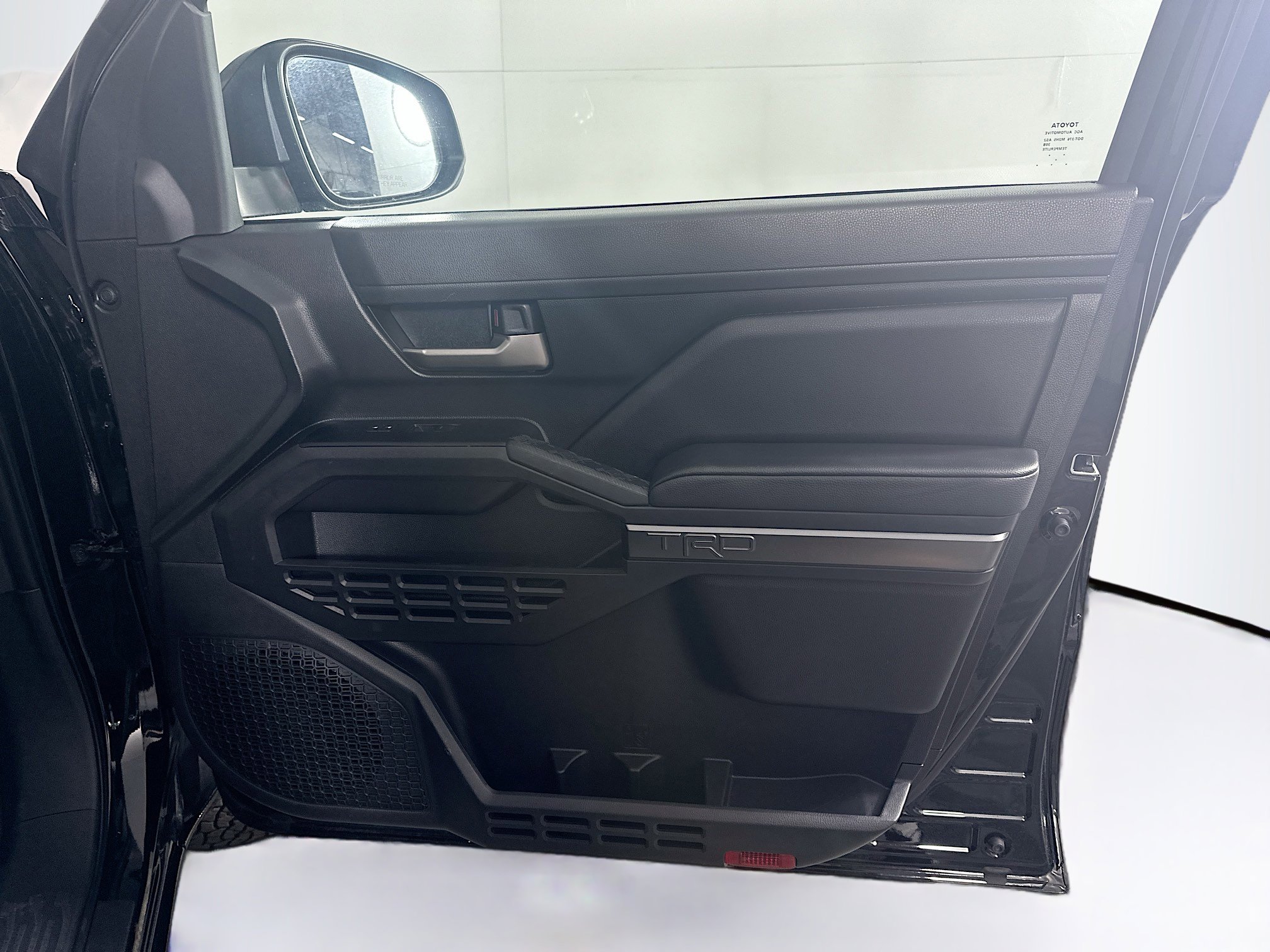 Used 2025 Toyota Tacoma TRD Off-Road image 32