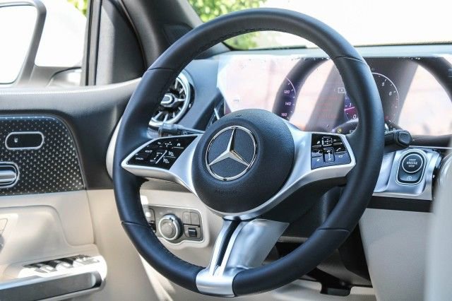 New 2025 Mercedes-Benz GLB 250 4MATIC image 17
