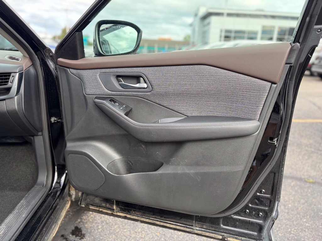 Used 2023 Nissan Rogue SV AWD/4WD image 15