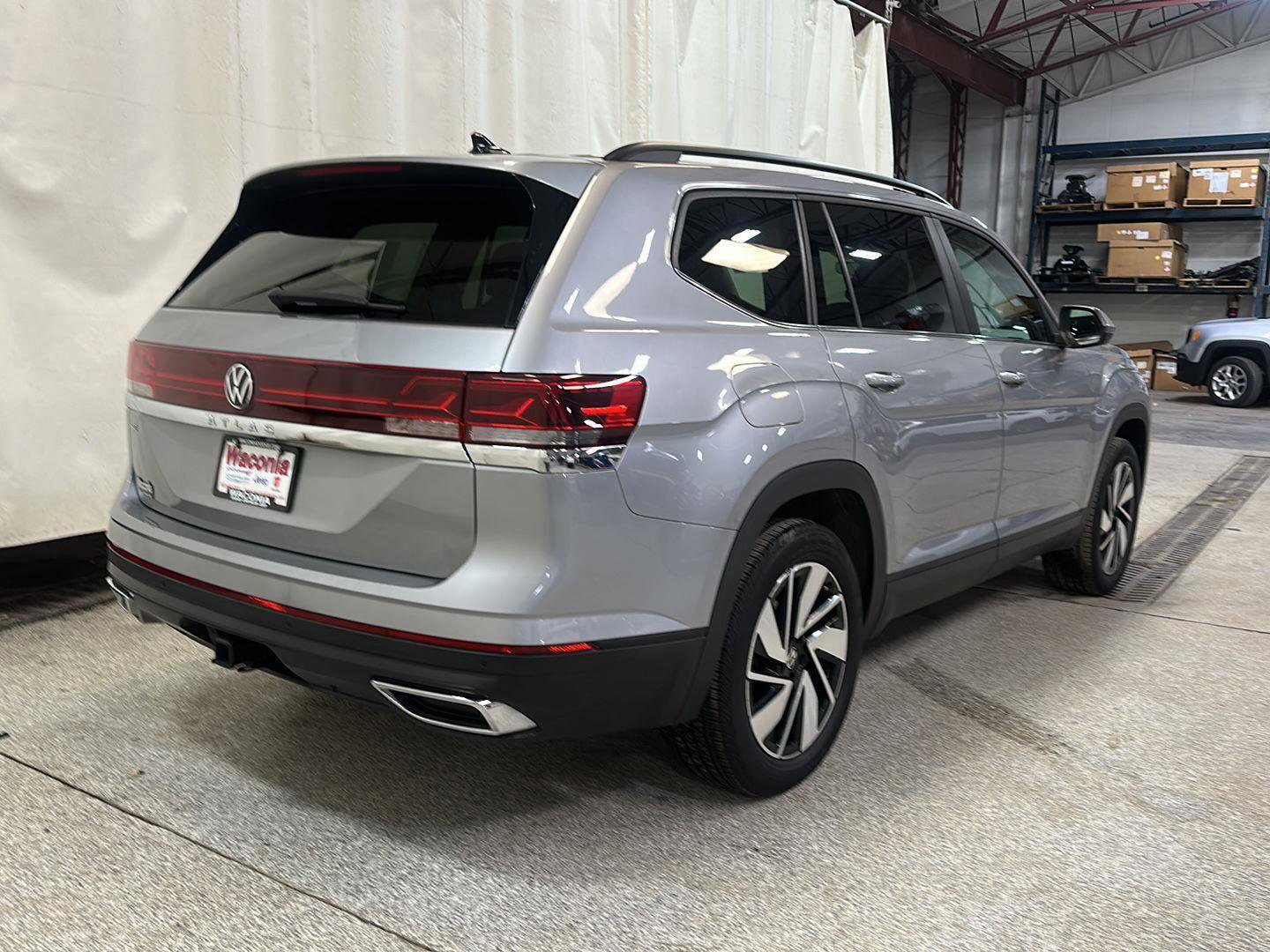 Used 2025 Volkswagen Atlas SE image 5