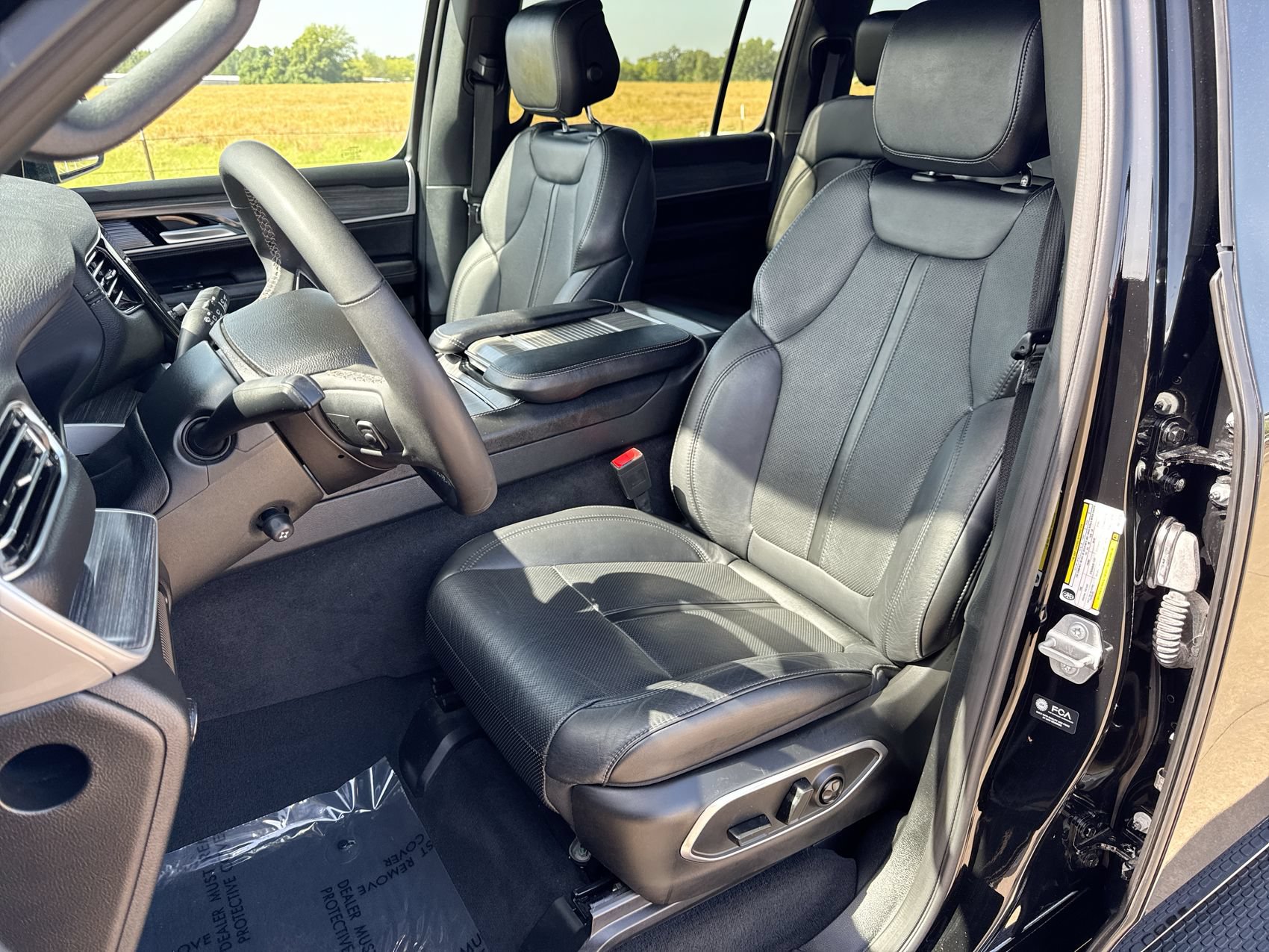 Used 2024 Jeep Wagoneer L Series II w/ Flexible Seating Group AWD/4WD image 11