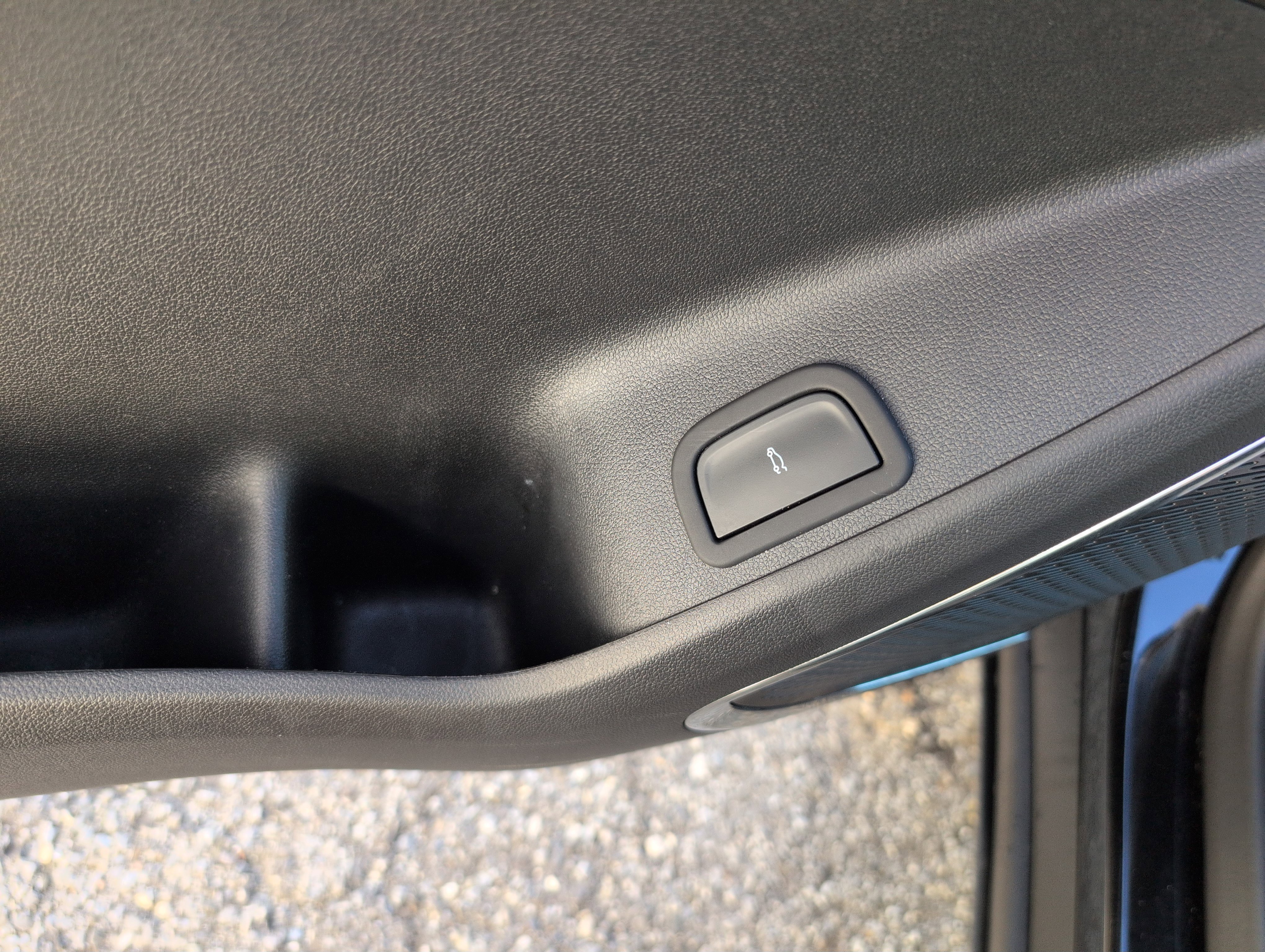 Used 2025 GMC Acadia Elevation image 16